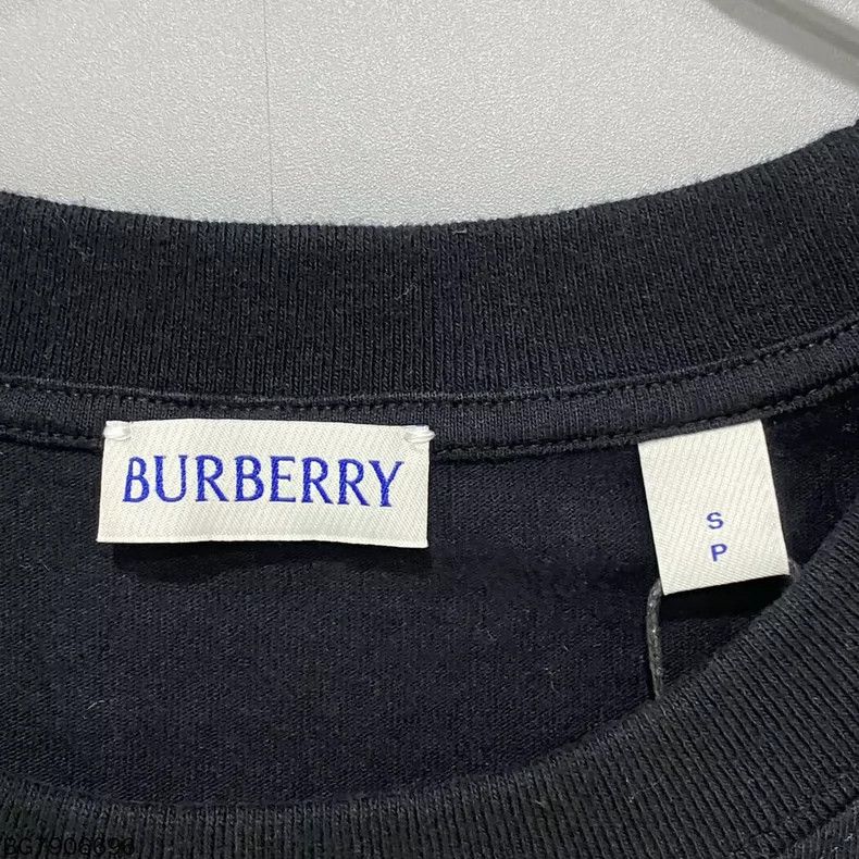 Burberry Burberry Horse Motif Slogan Short - sleeve T - Shirt Size US S / EU 44-46 / 1 - 5 Thumbnail