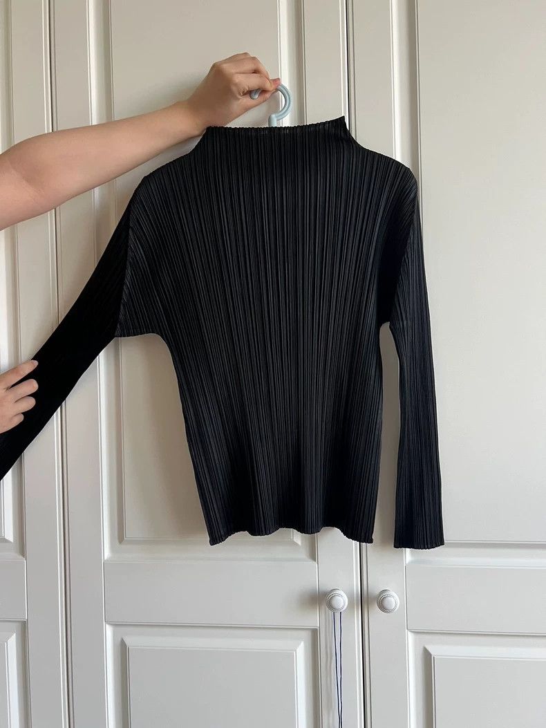 Issey Miyake black pleated long sleeve top by issey miyake Size US S / EU 44-46 / 1 - 2 Thumbnail