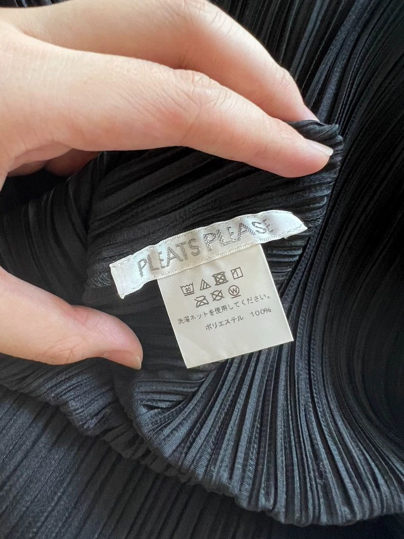 Issey Miyake black pleated long sleeve top by issey miyake Size US S / EU 44-46 / 1 - 3 Thumbnail