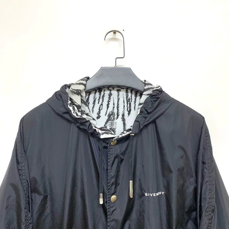 Givenchy givenchy reversible nylon raincoat with zebra interior Size US XL / EU 56 / 4 - 2 Thumbnail