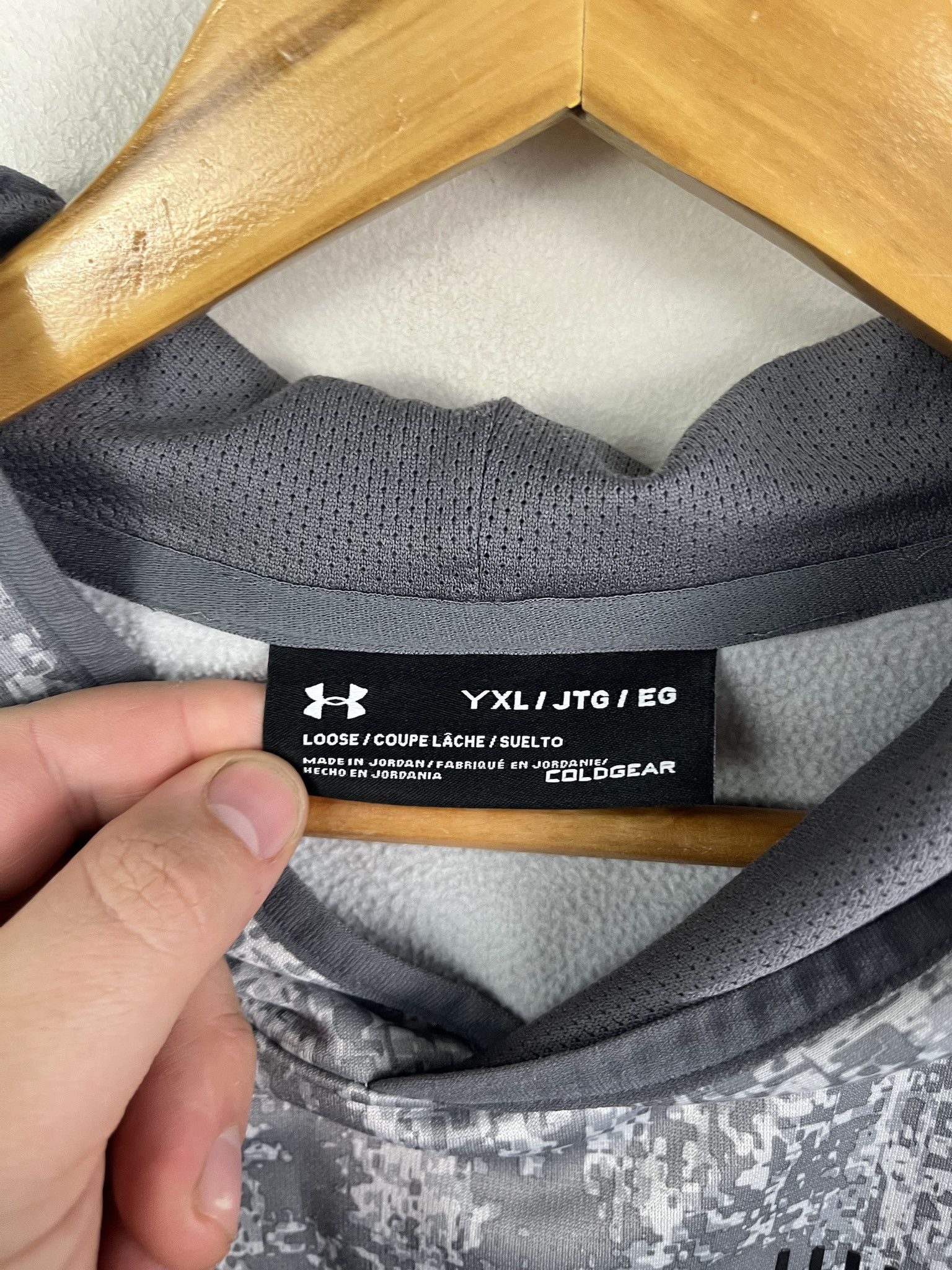 Vintage Vintage 00's Y2K Under Armour Grey Digital Camo Pullover Hoodie Size Youth XL Size US XL / EU 56 / 4 - 2 Thumbnail