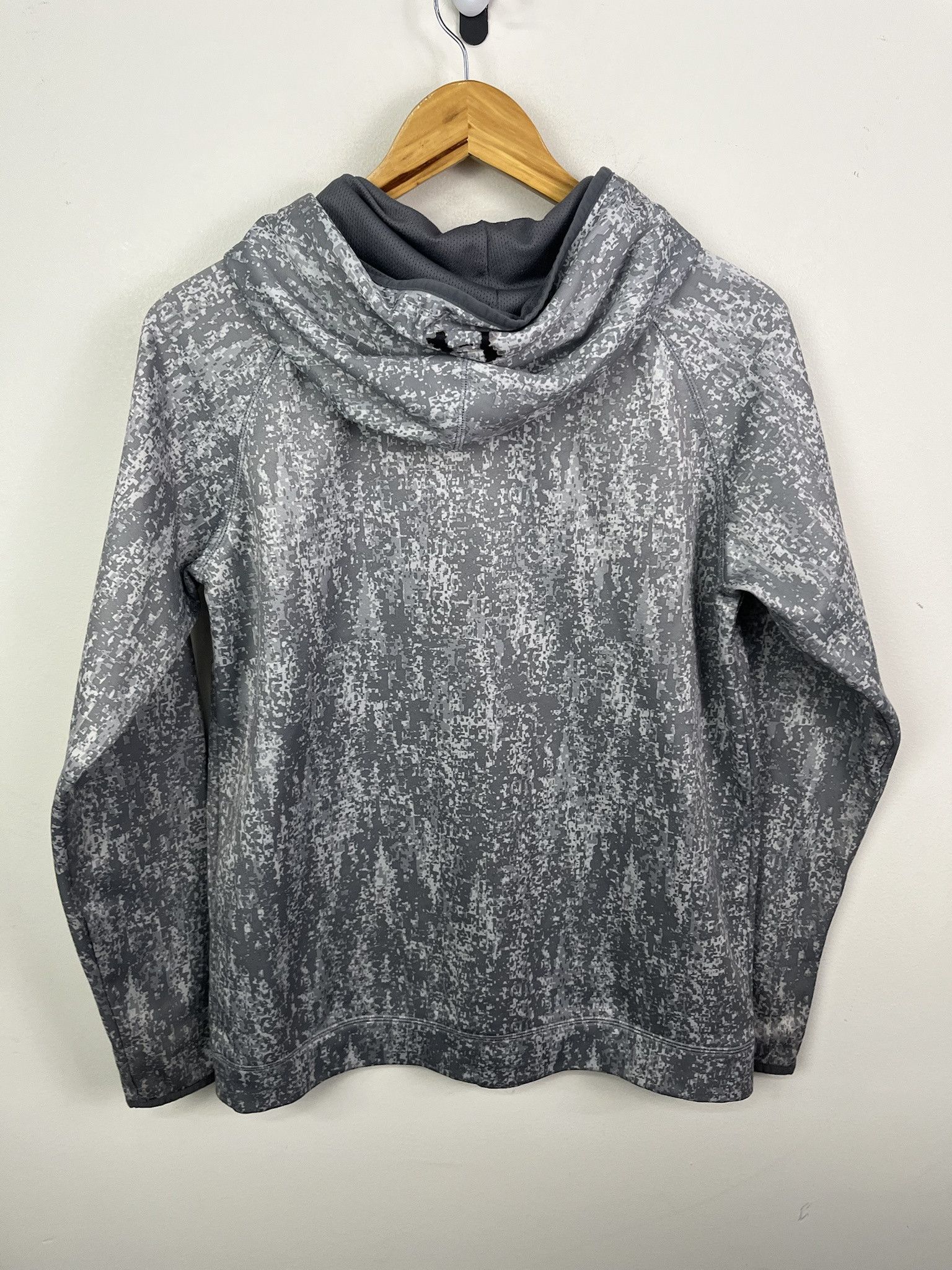 Vintage Vintage 00's Y2K Under Armour Grey Digital Camo Pullover Hoodie Size Youth XL Size US XL / EU 56 / 4 - 3 Thumbnail