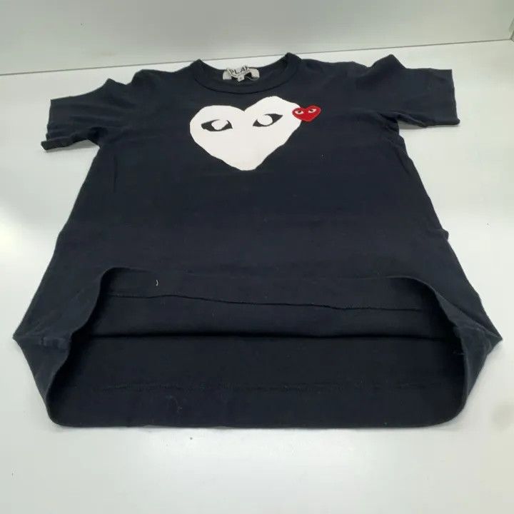 Comme des Garcons Comme des Garçons PLAY Heart Graphic T-shirt for Women 0079 Size S / US 4 / IT 40 - 9 Thumbnail
