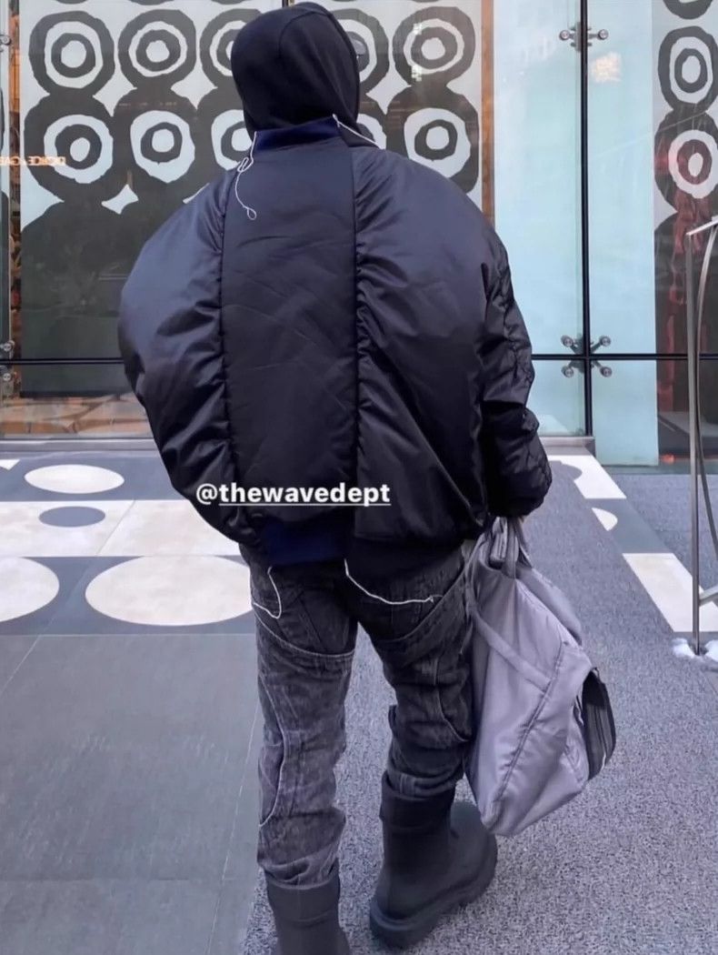 Vetements vetements black bomber jacket with orange lining Size US M / EU 48-50 / 2 - 9 Thumbnail