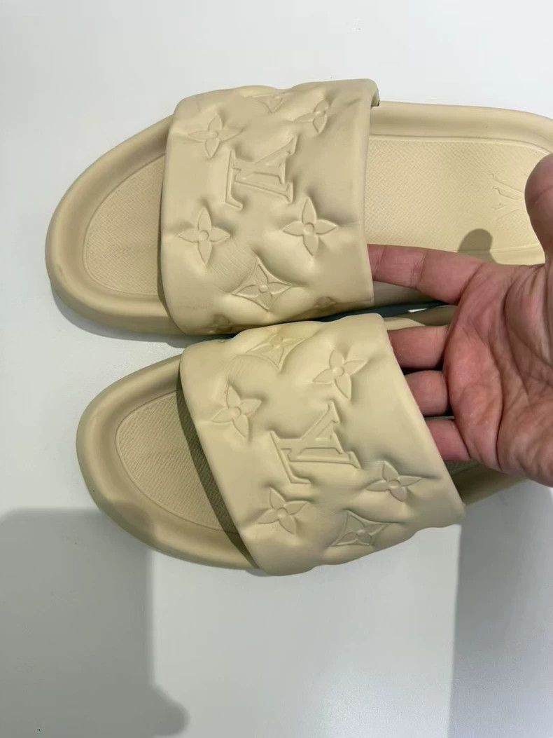 Louis Vuitton LV beige embossed logo slides Size US 13 / EU 46 - 2 Thumbnail