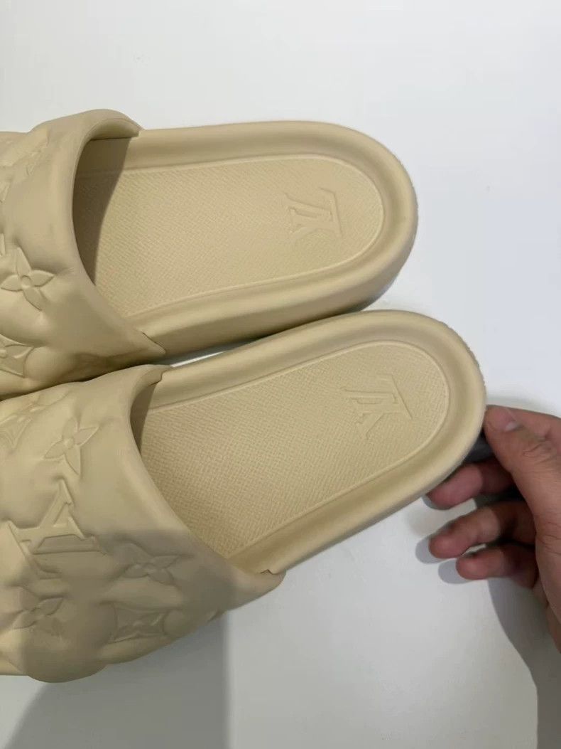 Louis Vuitton LV beige embossed logo slides Size US 13 / EU 46 - 3 Thumbnail