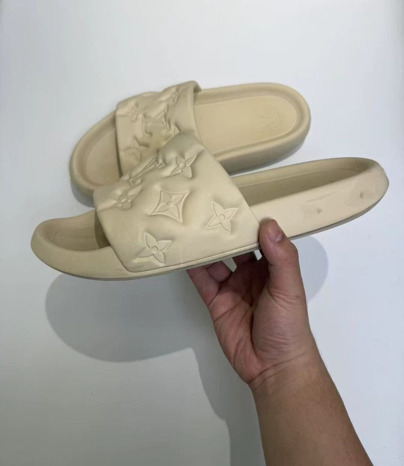 Louis Vuitton LV beige embossed logo slides Size US 13 / EU 46 - 4 Thumbnail