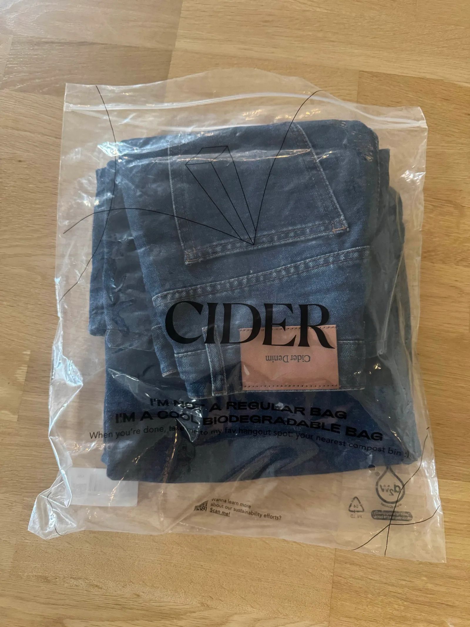 Cider Cider DENIM MIDDLE WAIST PLEATED STRAIGHT LEG JEANS Jeans Size 24" / US 00 / IT 34 - 4 Thumbnail