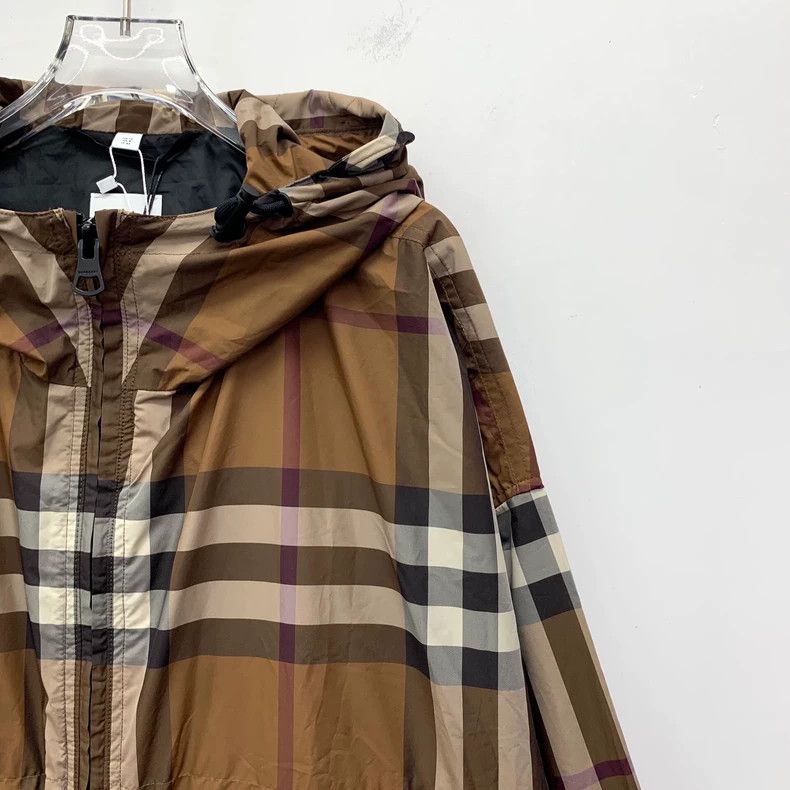 Burberry Burberry classic check hooded jacket Size US M / EU 48-50 / 2 - 3 Thumbnail