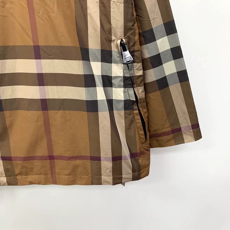 Burberry Burberry classic check hooded jacket Size US M / EU 48-50 / 2 - 4 Thumbnail