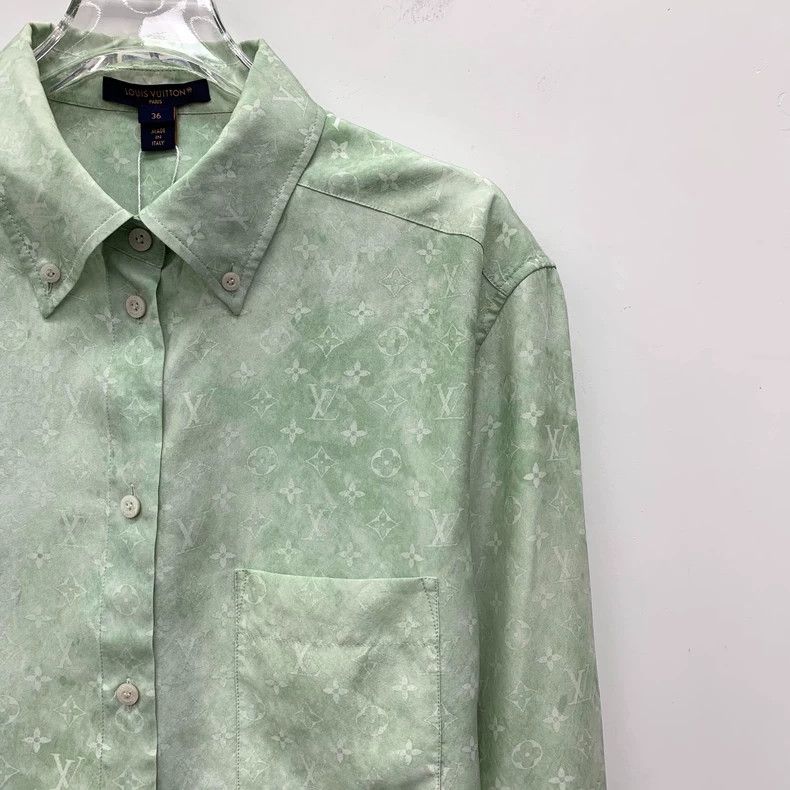Louis Vuitton Louis Vuitton light green logo long sleeve shirt Size US XS / EU 42 / 0 - 3 Thumbnail