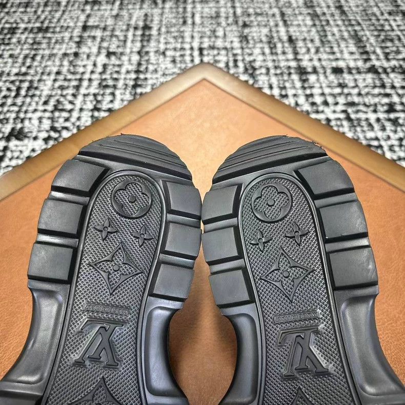 Louis Vuitton louis vuitton black chunky sneakers Size US 6 / EU 39 - 8 Thumbnail