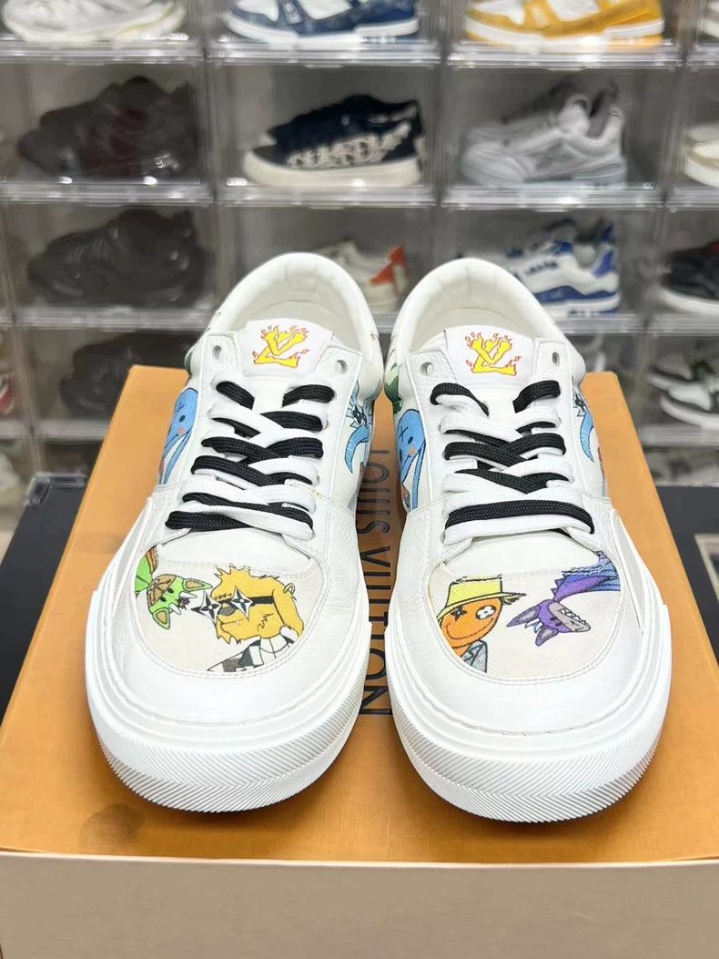Louis Vuitton LV cartoon pattern lowtop sneakers Size US 10 / EU 43 - 2 Thumbnail