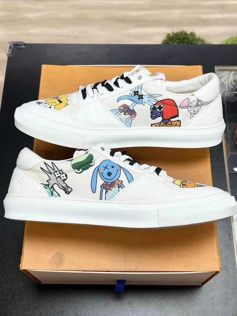 Louis Vuitton LV cartoon pattern lowtop sneakers Size US 10 / EU 43 - 5 Thumbnail