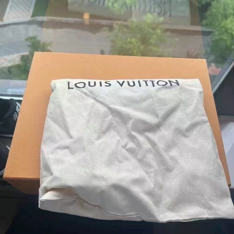 Louis Vuitton LV Trainer low-top sneakers Size US 7 / EU 40 - 6 Thumbnail