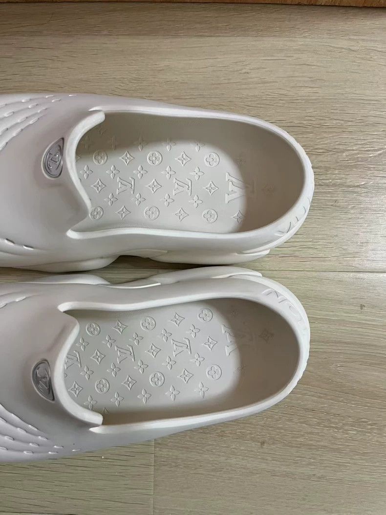 Louis Vuitton lv white slip-on sandals Size US 8 / EU 41 - 7 Thumbnail
