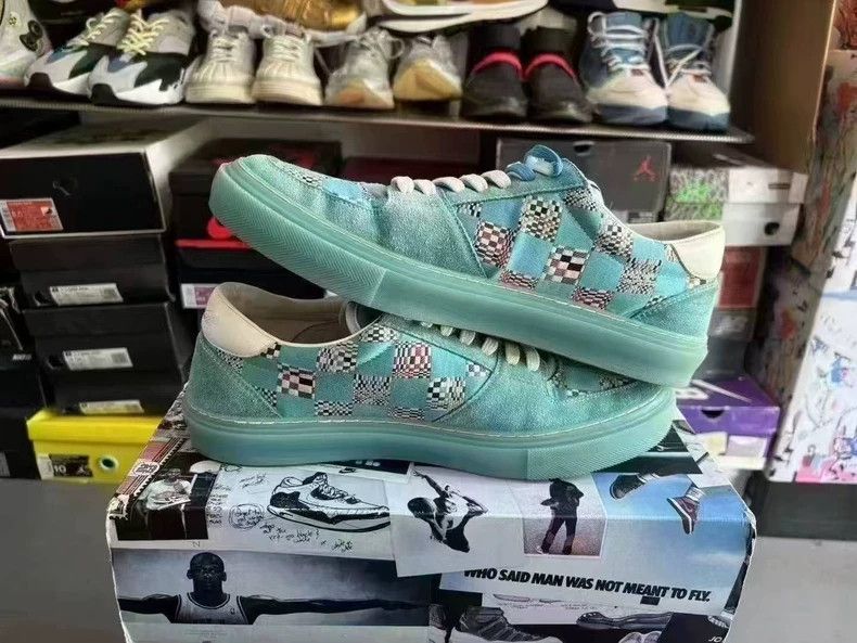 Louis Vuitton louis vuitton ollie men's blue sneakers Size US 9 / EU 42 - 5 Thumbnail
