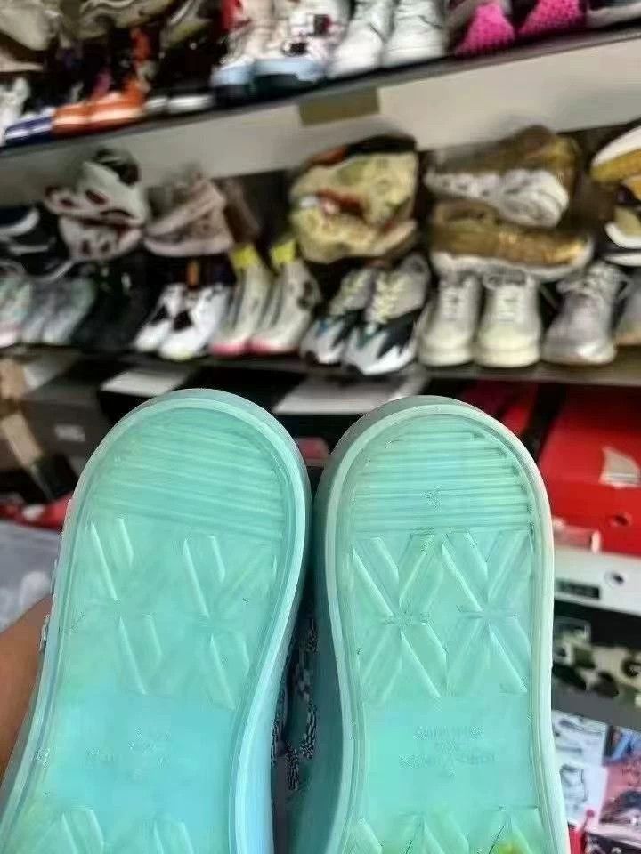Louis Vuitton louis vuitton ollie men's blue sneakers Size US 9 / EU 42 - 8 Thumbnail