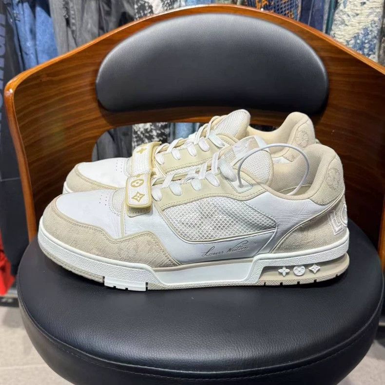 Louis Vuitton lv trainer khaki velcro sneakers Size US 10 / EU 43 - 5 Thumbnail
