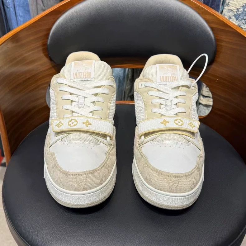 Louis Vuitton lv trainer khaki velcro sneakers Size US 10 / EU 43 - 6 Thumbnail