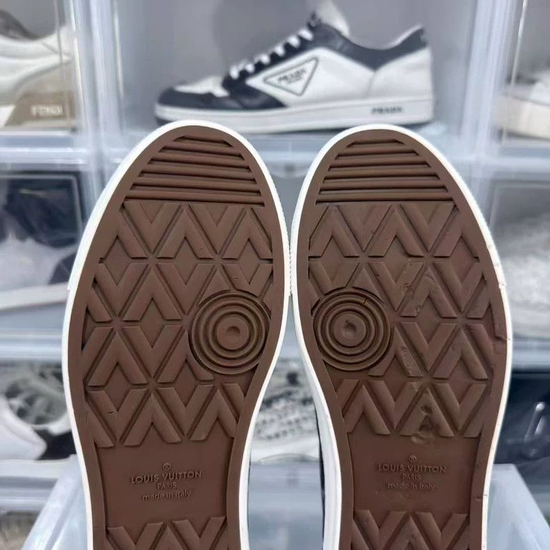 Louis Vuitton lv black monogram lowtop sneakers Size US 7.5 / EU 40-41 - 8 Thumbnail