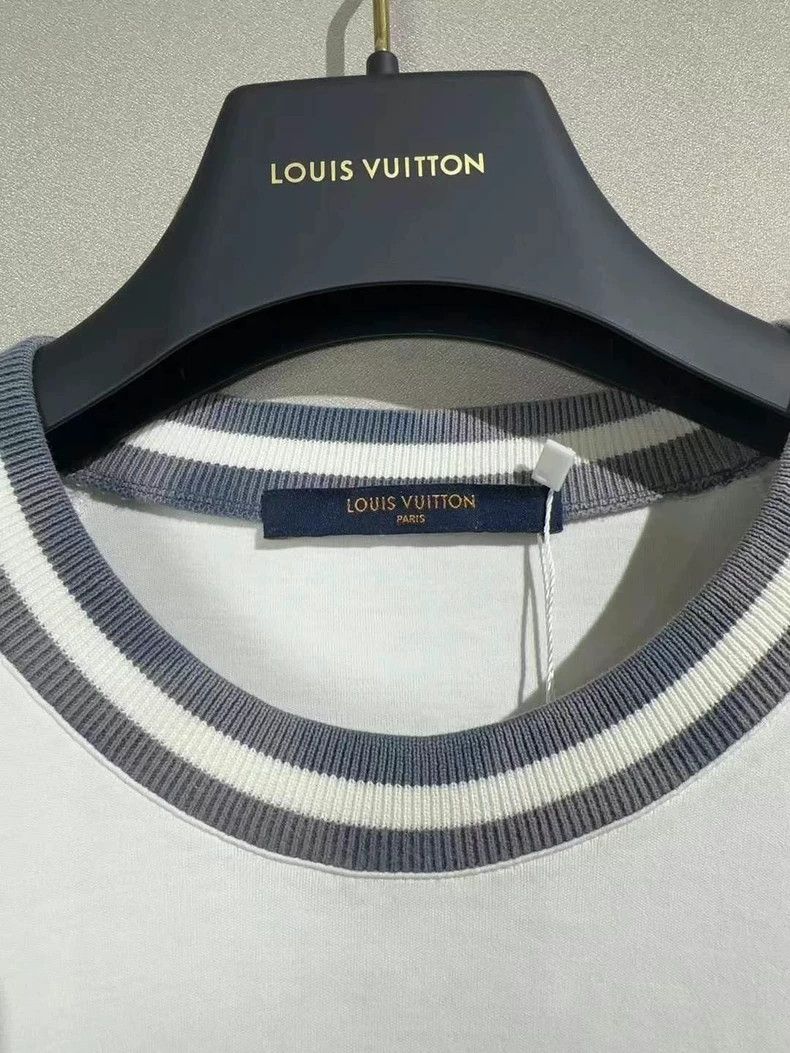 Louis Vuitton Louis Vuitton white blue short sleeve tee Size US XL / EU 56 / 4 - 4 Thumbnail