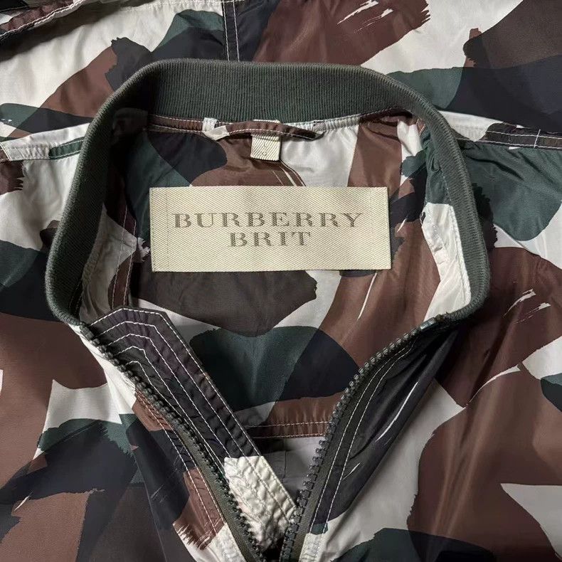 Burberry Burberry camouflage bomber jacket Size US L / EU 52-54 / 3 - 4 Thumbnail