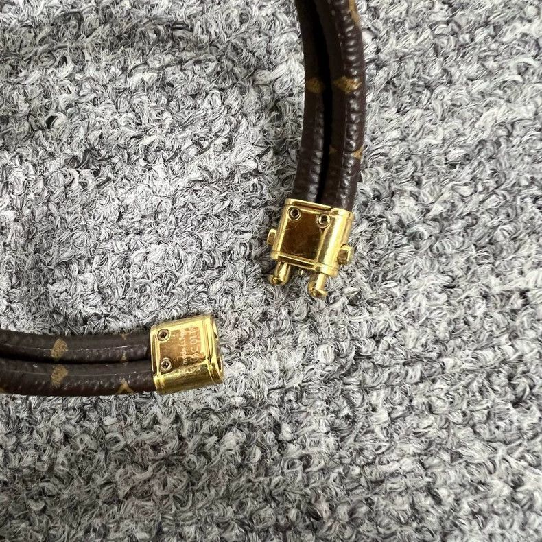 Louis Vuitton Louis Vuitton LV Monogram Bracelet Size ONE SIZE - 5 Thumbnail