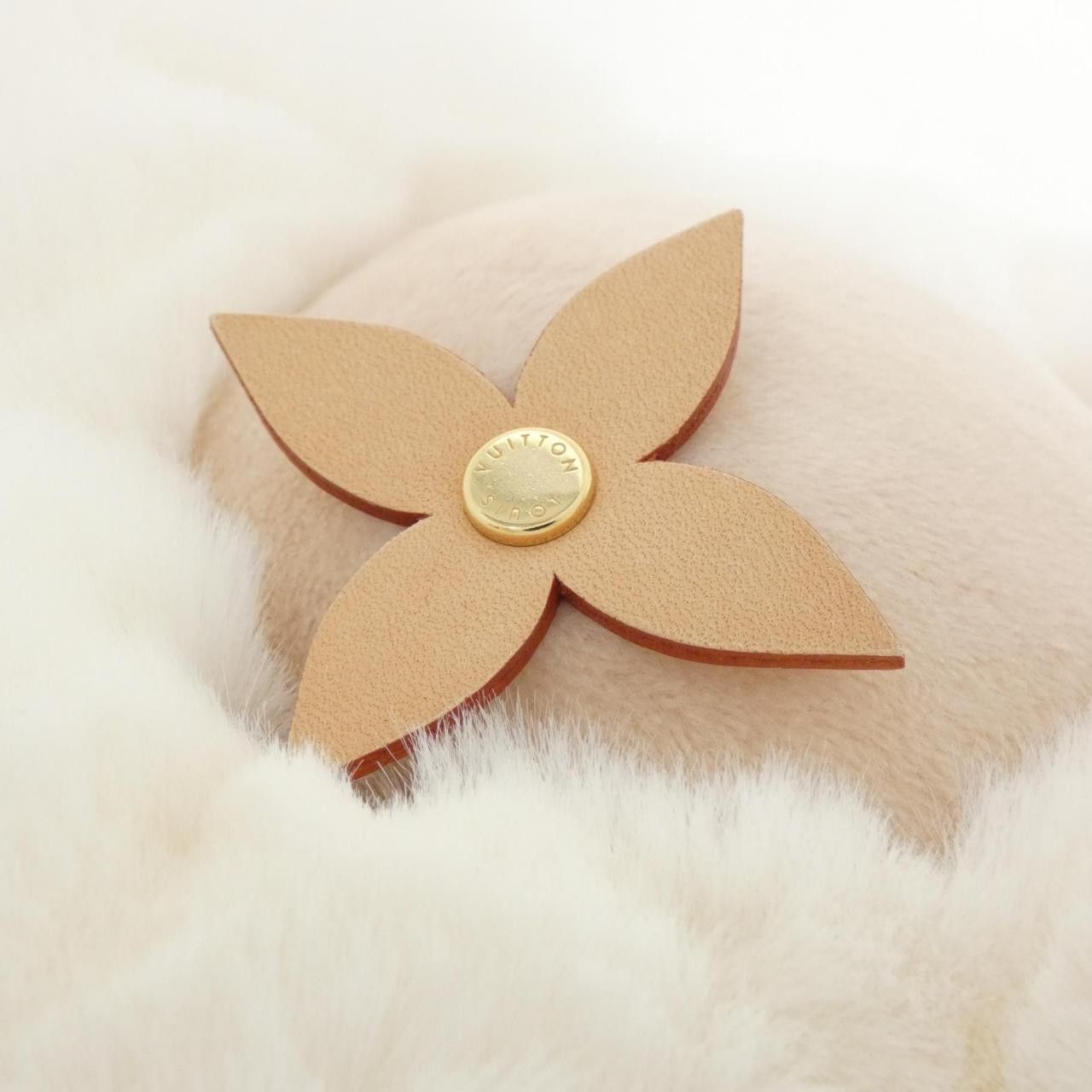Louis Vuitton Louis Vuitton Louis Vuitton Doudou Vivienne Plush Doll Ornament Others Other GI0445 Size ONE SIZE - 4 Thumbnail