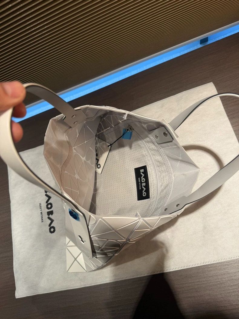 Issey Miyake baobao issey miyake white 6-grid bag Size ONE SIZE - 3 Thumbnail
