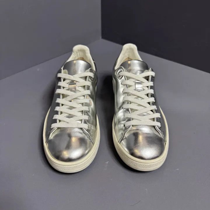 Louis Vuitton Louis Vuitton Stylish Metallic Low Sneakers 0079 Size US 4 / IT 34 - 2 Thumbnail