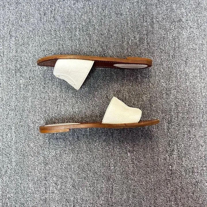 Louis Vuitton Louis Vuitton Lock It White Slide Sandals 0079 Size US 5 / IT 35 - 6 Thumbnail