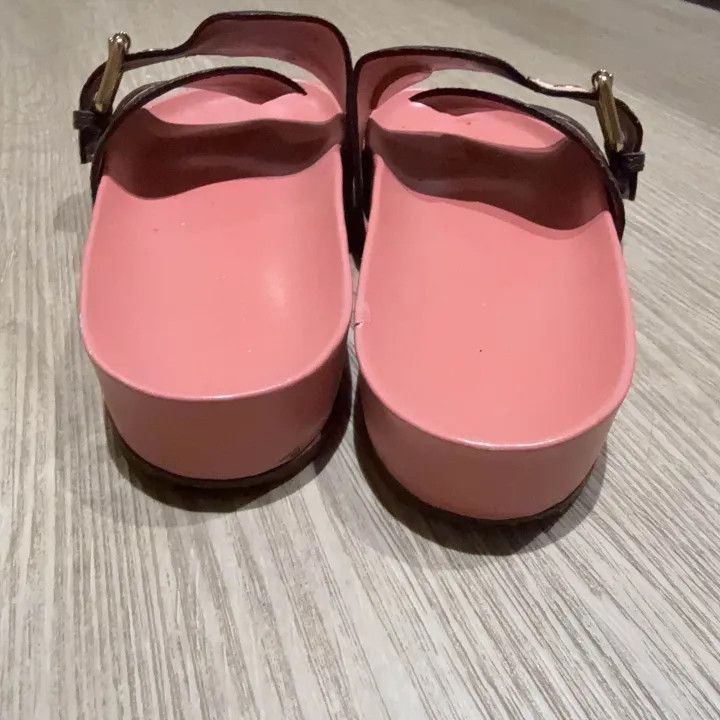 Louis Vuitton Louis Vuitton Pink Flat Sandals for Women 0079 Size US 5 / IT 35 - 3 Thumbnail