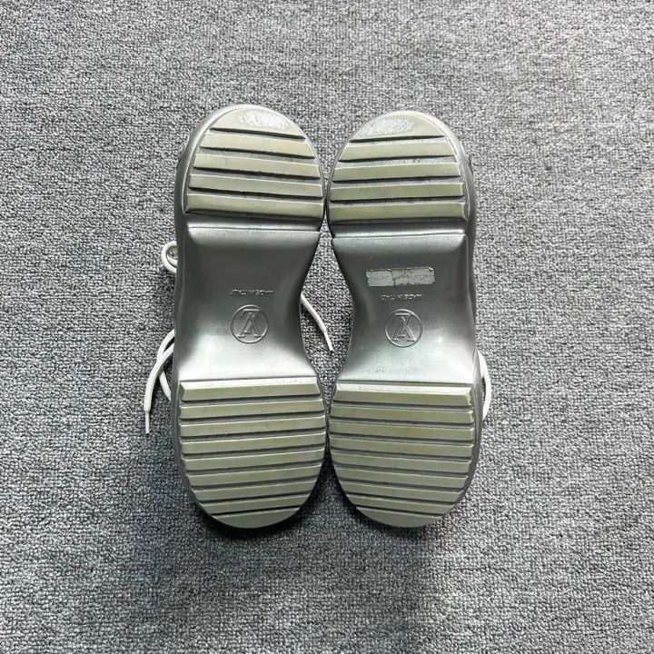 Louis Vuitton Louis Vuitton Archlight Casual Sneakers in Silver 0079 Size US 6 / IT 36 - 4 Thumbnail