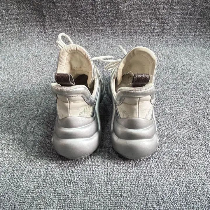 Louis Vuitton Louis Vuitton Archlight Casual Sneakers in Silver 0079 Size US 6 / IT 36 - 3 Thumbnail