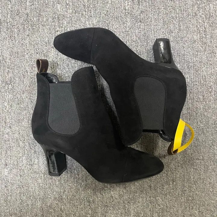 Louis Vuitton Louis Vuitton Black Suede Heeled Ankle Boots 0079 Size US 5 / IT 35 - 5 Thumbnail