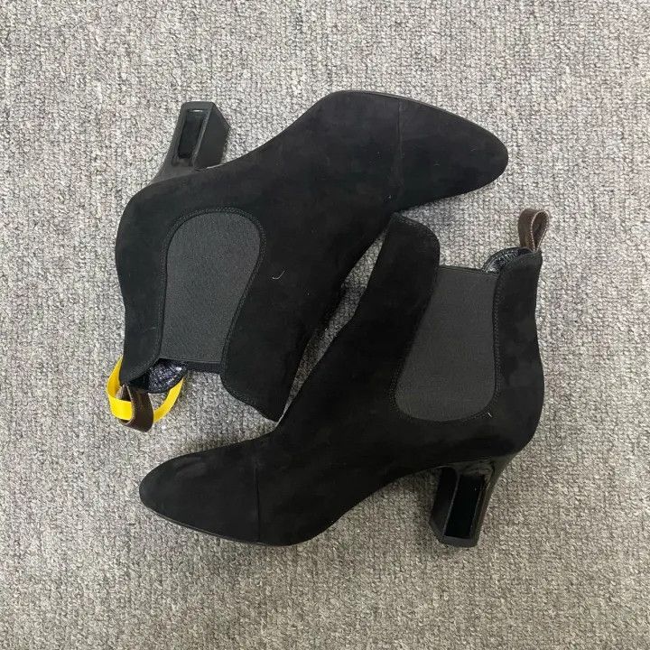 Louis Vuitton Louis Vuitton Black Suede Heeled Ankle Boots 0079 Size US 5 / IT 35 - 4 Thumbnail