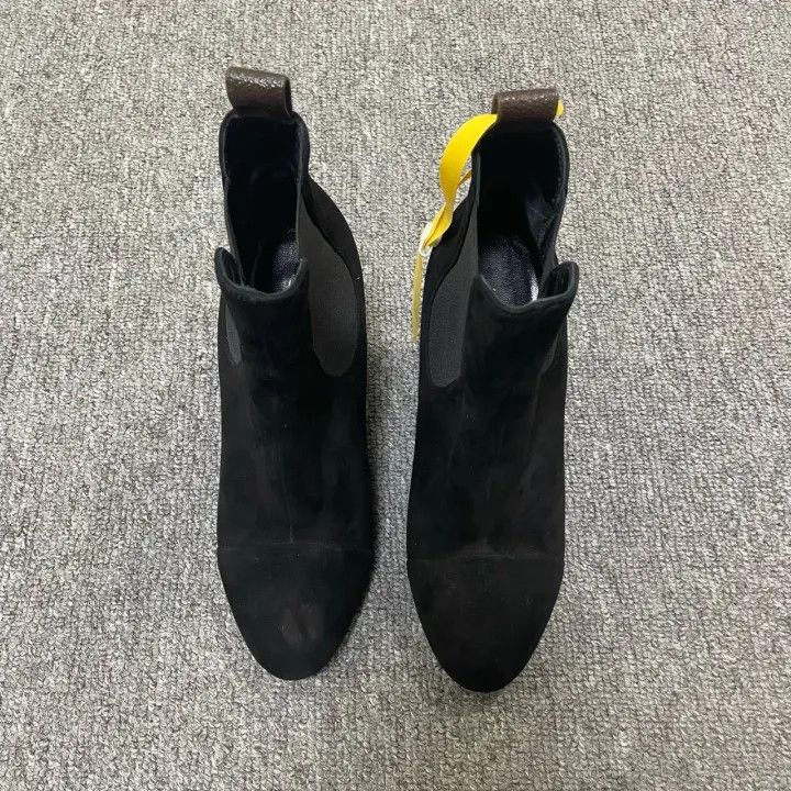 Louis Vuitton Louis Vuitton Black Suede Heeled Ankle Boots 0079 Size US 5 / IT 35 - 2 Thumbnail