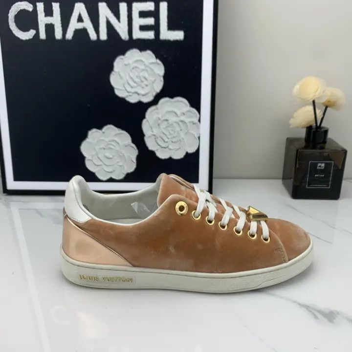 Louis Vuitton Louis Vuitton Suede Low-Top Sneakers in Brown 0079 Size US 5 / IT 35 - 6 Thumbnail