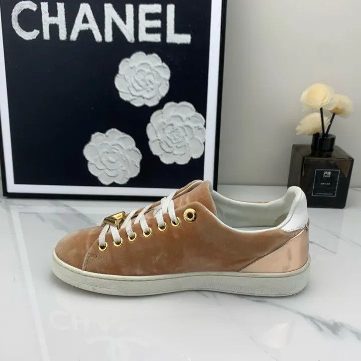 Louis Vuitton Louis Vuitton Suede Low-Top Sneakers in Brown 0079 Size US 5 / IT 35 - 7 Thumbnail