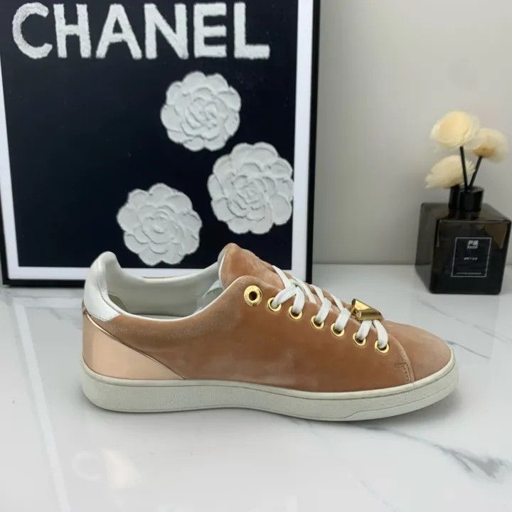 Louis Vuitton Louis Vuitton Suede Low-Top Sneakers in Brown 0079 Size US 5 / IT 35 - 5 Thumbnail