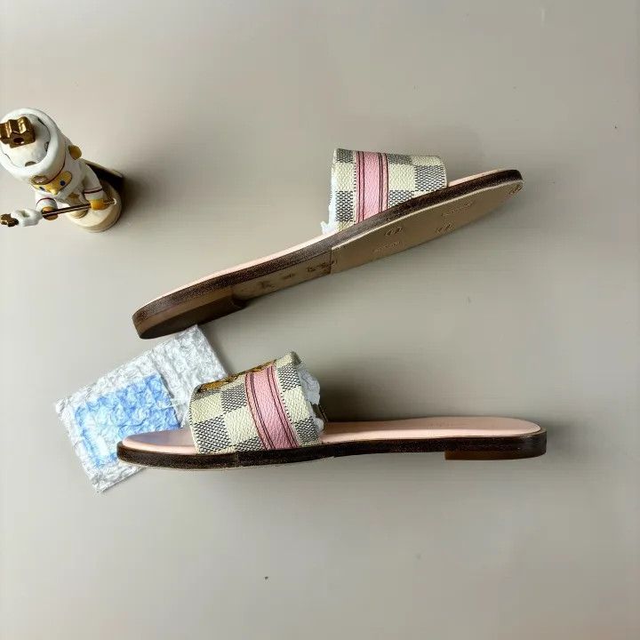 Louis Vuitton Louis Vuitton Pink Checkered Slide Sandals 0079 Size US 6 / IT 36 - 6 Thumbnail