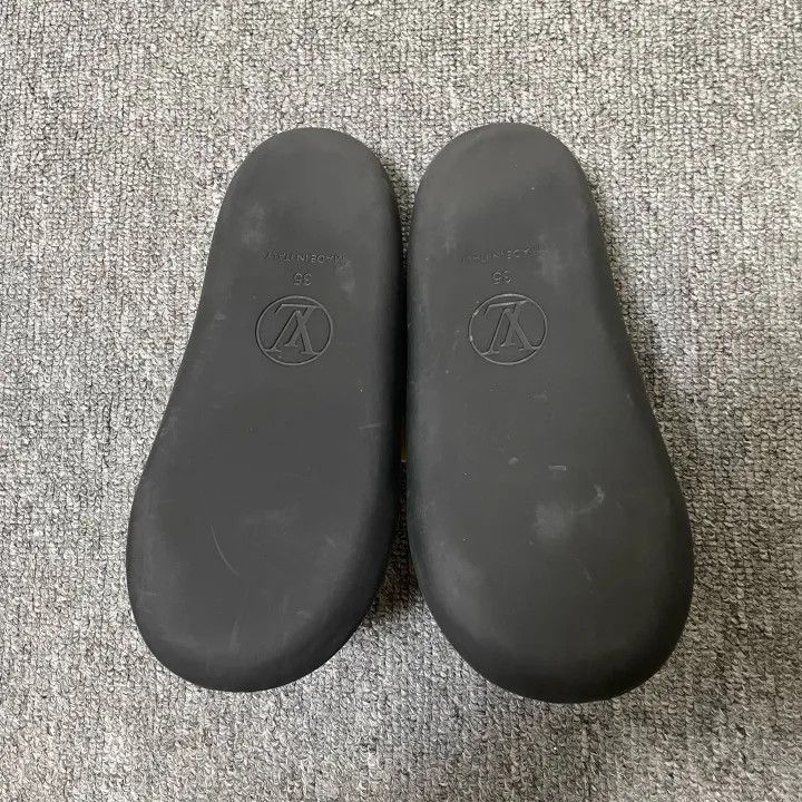 Louis Vuitton Louis Vuitton Monogram Flat Slide Sandals for Women 0079 Size US 5 / IT 35 - 4 Thumbnail