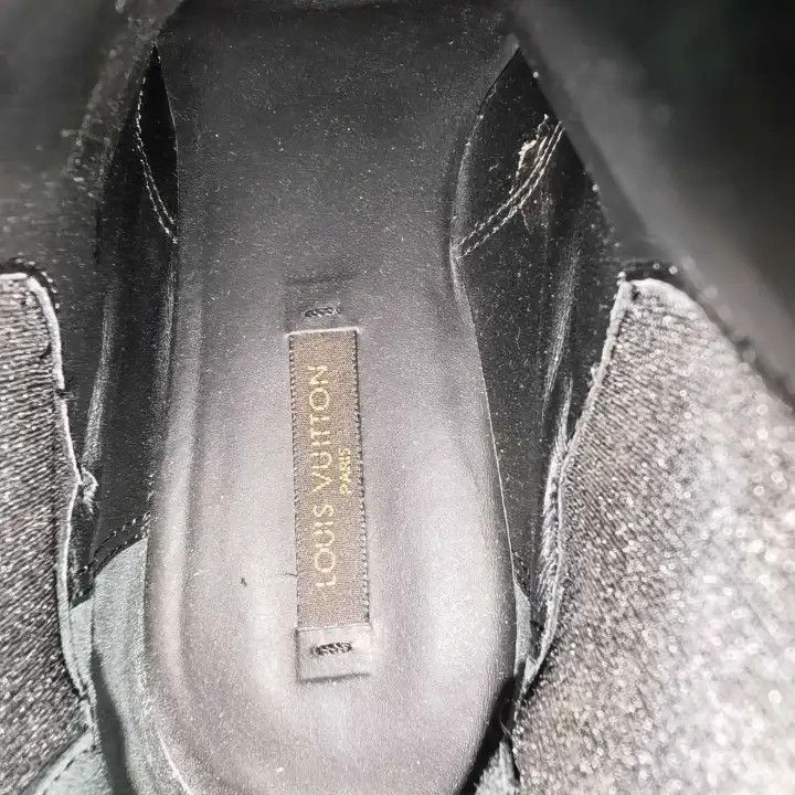 Louis Vuitton Louis Vuitton Black Leather Ankle Boots for Women 0079 Size US 5 / IT 35 - 10 Thumbnail