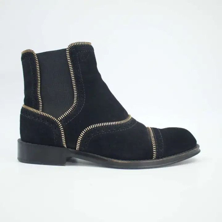 Louis Vuitton Louis Vuitton Black Leather Ankle Boots for Women 0079 Size US 5 / IT 35 - 8 Thumbnail