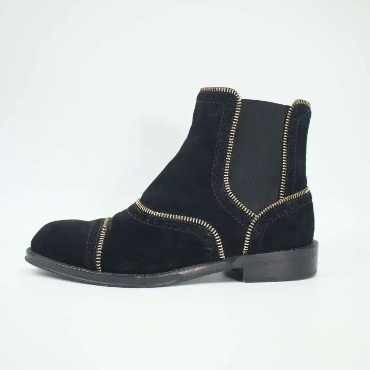 Louis Vuitton Louis Vuitton Black Leather Ankle Boots for Women 0079 Size US 5 / IT 35 - 9 Thumbnail
