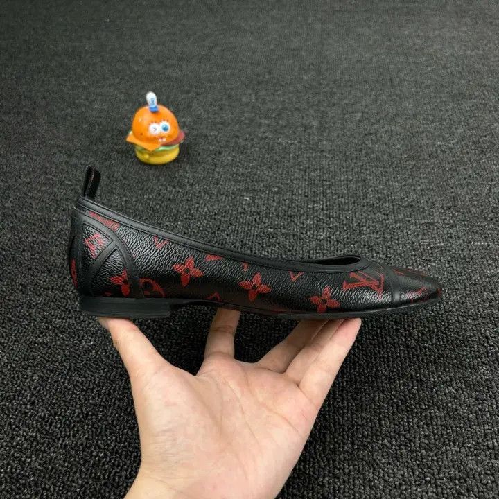 Louis Vuitton Louis Vuitton Classic Fashion Flat Shoes for Women 0079 Size US 6 / IT 36 - 7 Thumbnail