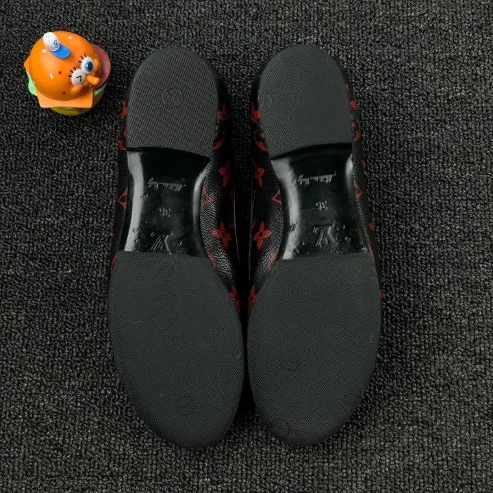 Louis Vuitton Louis Vuitton Classic Fashion Flat Shoes for Women 0079 Size US 6 / IT 36 - 4 Thumbnail