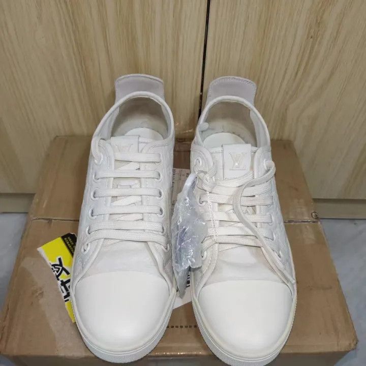 Louis Vuitton Louis Vuitton Low-Top Slip-Resistant Sneakers 0079 Size US 6 / IT 36 - 2 Thumbnail