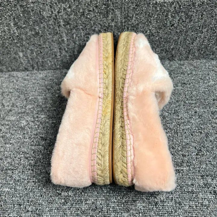 Louis Vuitton Louis Vuitton Stylish Pink Furry Slippers for Women 0079 Size US 6 / IT 36 - 7 Thumbnail